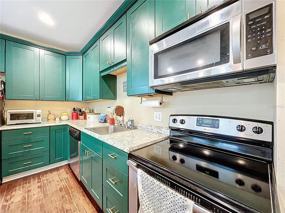 For Sale: $479,900 (4 beds, 2 baths, 2880 Square Feet)