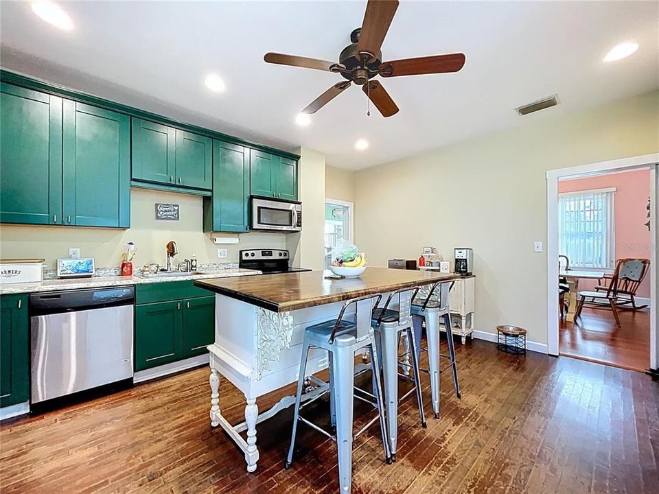 For Sale: $479,900 (4 beds, 2 baths, 2880 Square Feet)