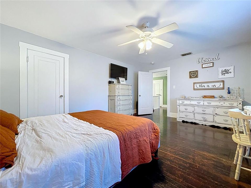 For Sale: $479,900 (4 beds, 2 baths, 2880 Square Feet)