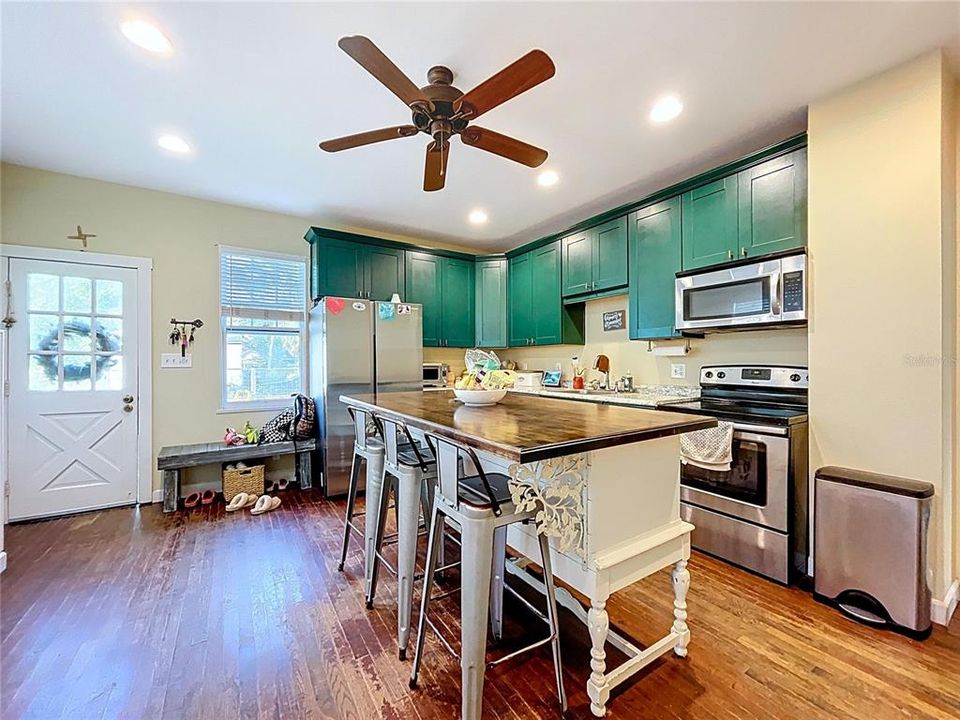 For Sale: $479,900 (4 beds, 2 baths, 2880 Square Feet)