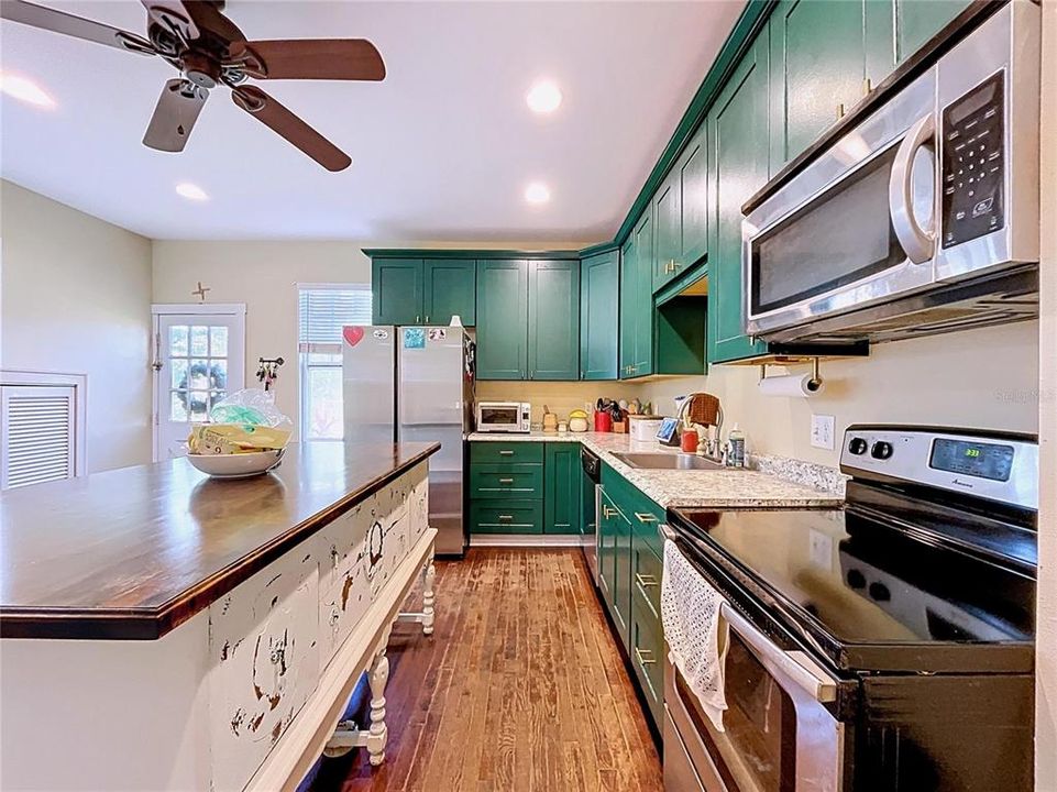 For Sale: $479,900 (4 beds, 2 baths, 2880 Square Feet)