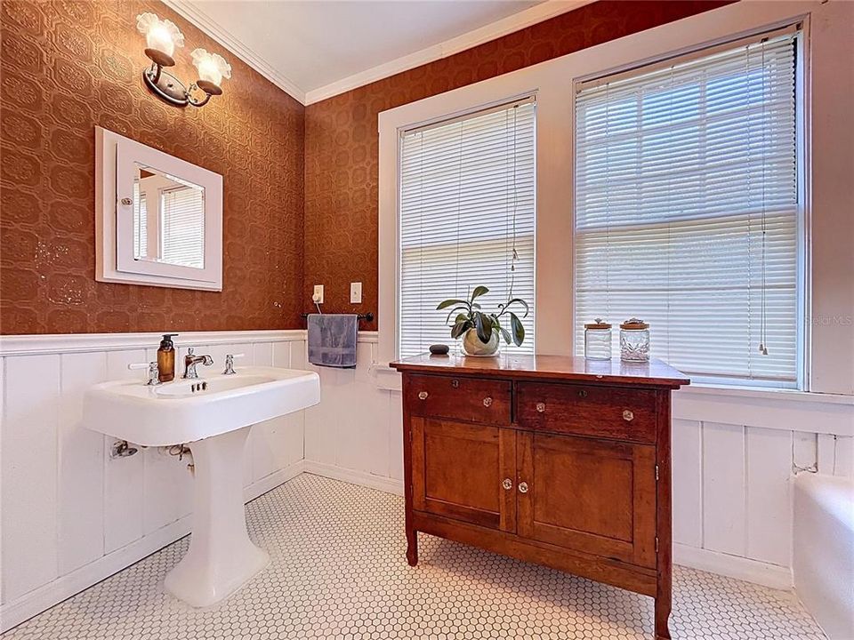 For Sale: $479,900 (4 beds, 2 baths, 2880 Square Feet)