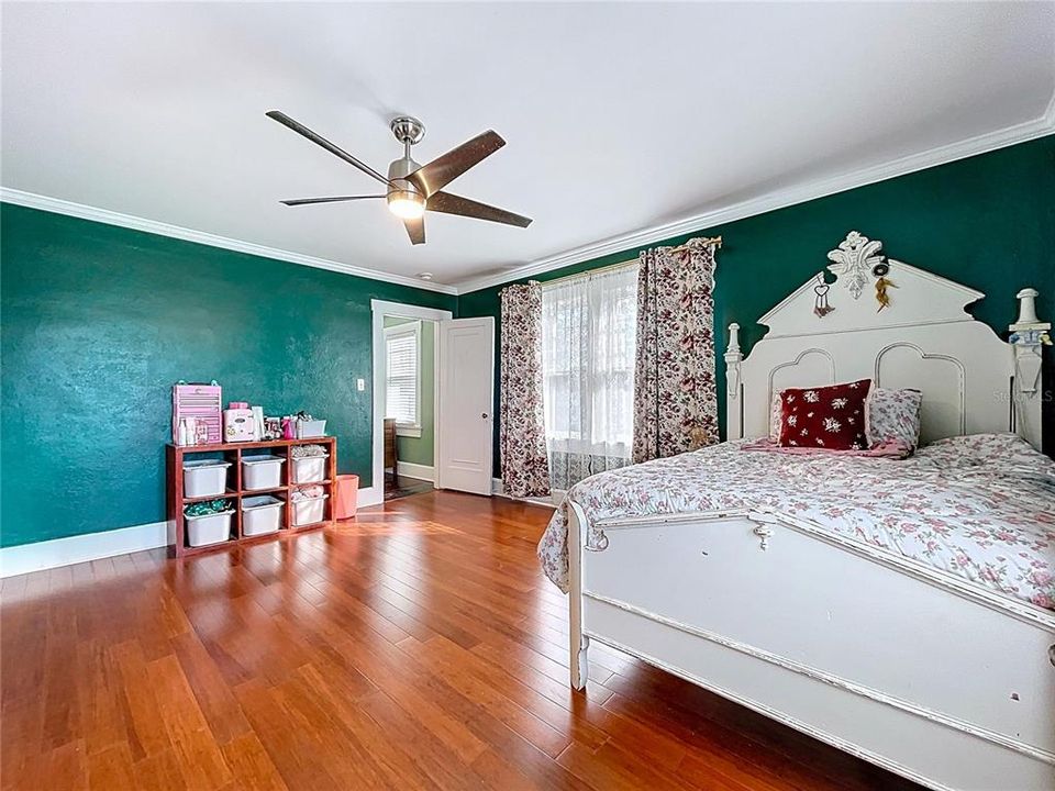 For Sale: $479,900 (4 beds, 2 baths, 2880 Square Feet)