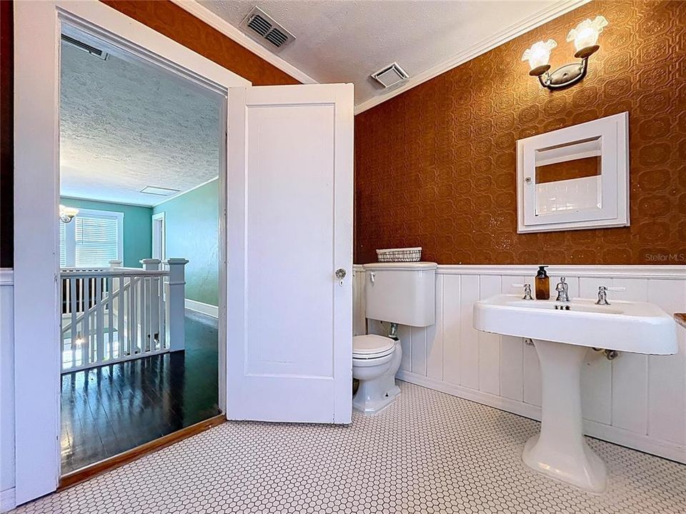 For Sale: $479,900 (4 beds, 2 baths, 2880 Square Feet)