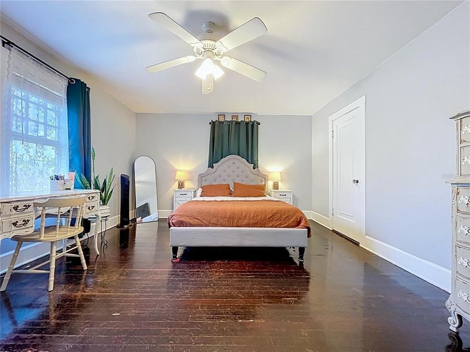 For Sale: $479,900 (4 beds, 2 baths, 2880 Square Feet)