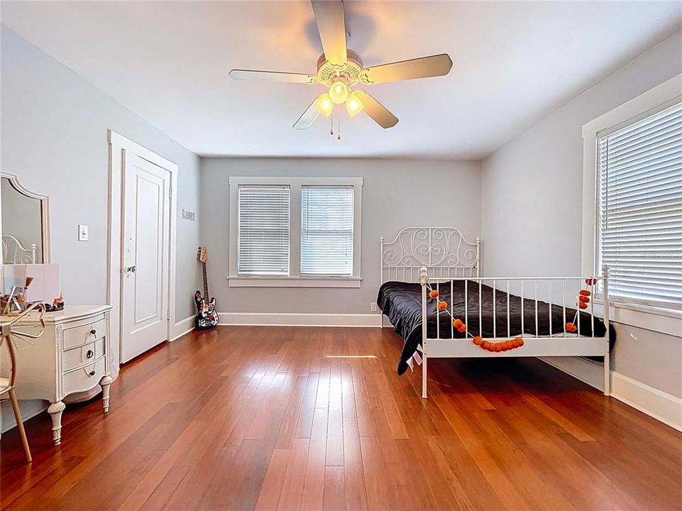 For Sale: $479,900 (4 beds, 2 baths, 2880 Square Feet)