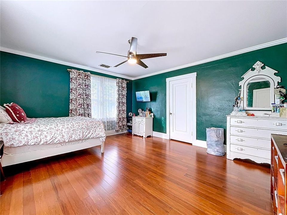 For Sale: $479,900 (4 beds, 2 baths, 2880 Square Feet)