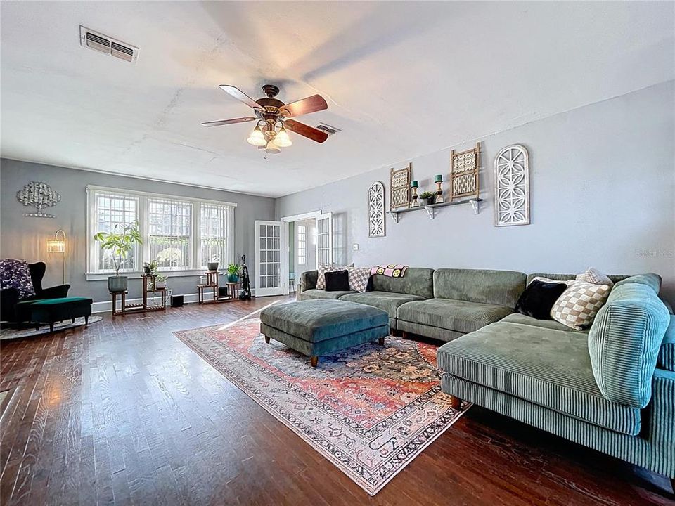 For Sale: $479,900 (4 beds, 2 baths, 2880 Square Feet)