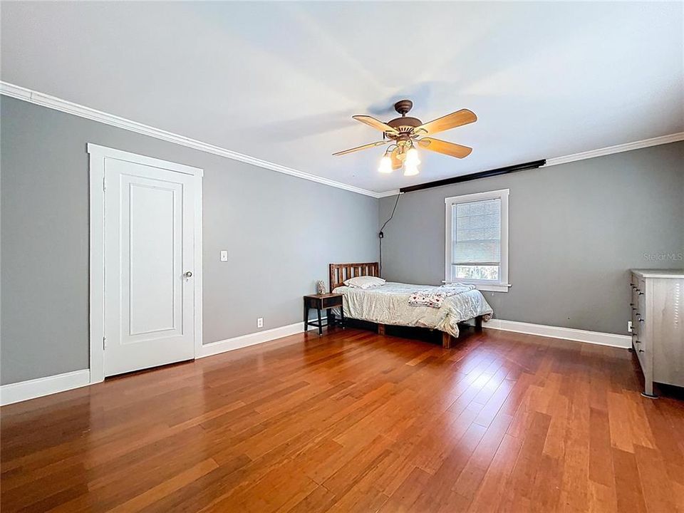 For Sale: $479,900 (4 beds, 2 baths, 2880 Square Feet)