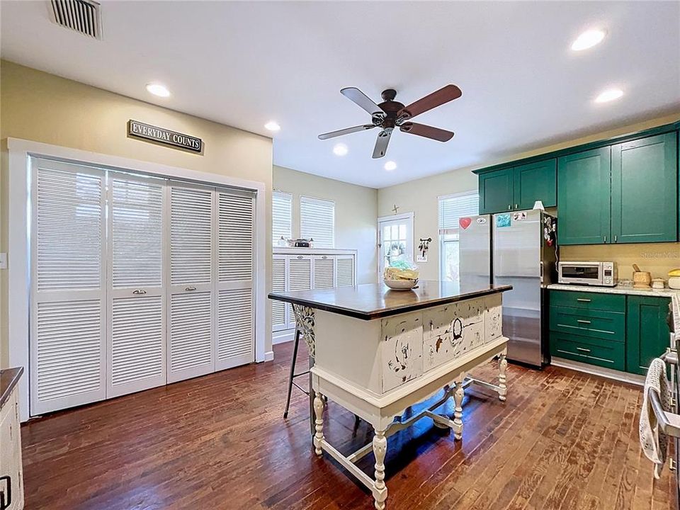 For Sale: $479,900 (4 beds, 2 baths, 2880 Square Feet)