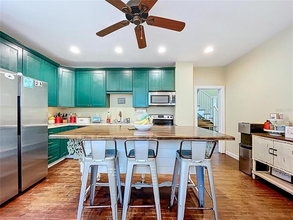 For Sale: $479,900 (4 beds, 2 baths, 2880 Square Feet)