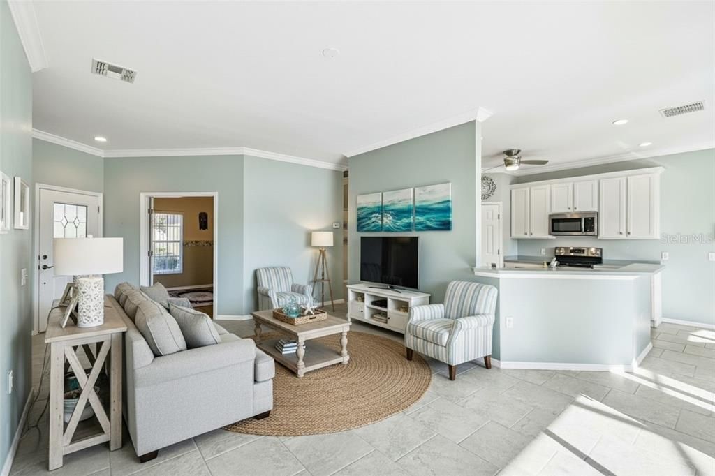 待售: $325,000 (2 贝兹, 2 浴室, 1472 平方英尺)