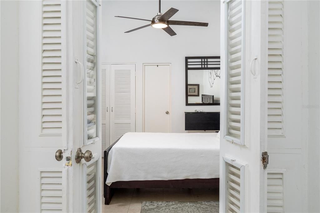 For Rent: $1,950 (1 beds, 1 baths, 993 Square Feet)