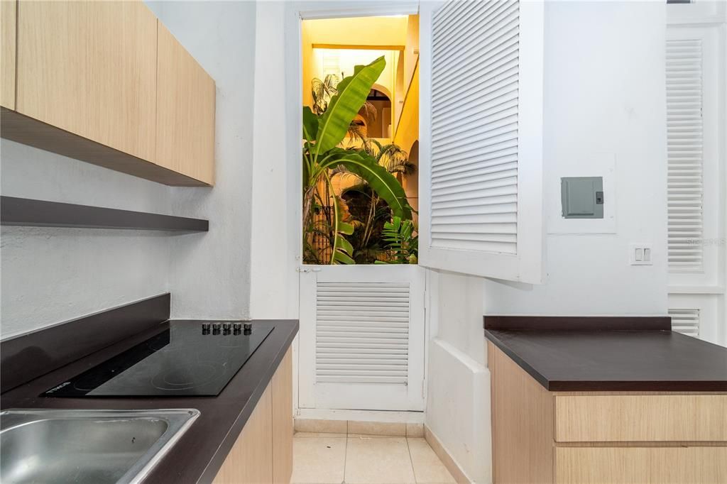 For Rent: $1,950 (1 beds, 1 baths, 993 Square Feet)