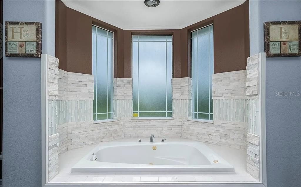 For Sale: $625,000 (4 beds, 3 baths, 4605 Square Feet)