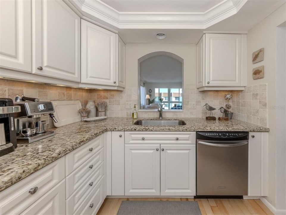 На продажу: $395,000 (2 спален, 2 ванн, 1089 Квадратных фут)