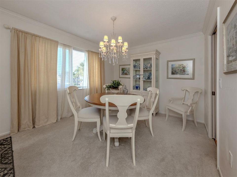 На продажу: $395,000 (2 спален, 2 ванн, 1089 Квадратных фут)