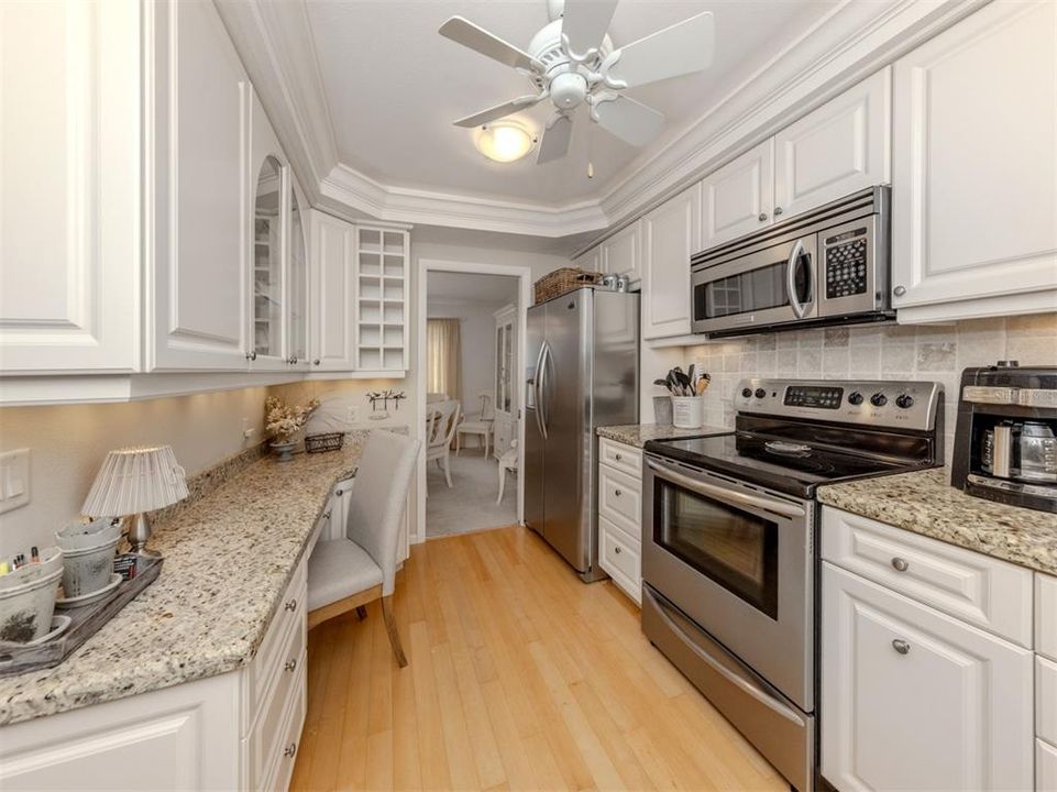 На продажу: $395,000 (2 спален, 2 ванн, 1089 Квадратных фут)