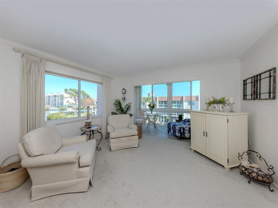 На продажу: $395,000 (2 спален, 2 ванн, 1089 Квадратных фут)