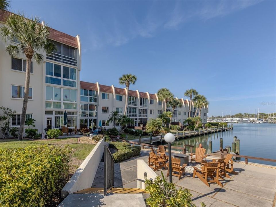 На продажу: $395,000 (2 спален, 2 ванн, 1089 Квадратных фут)