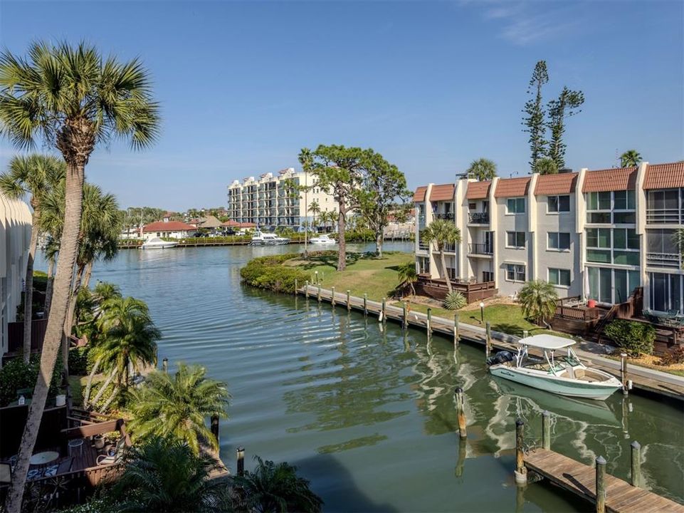 На продажу: $395,000 (2 спален, 2 ванн, 1089 Квадратных фут)