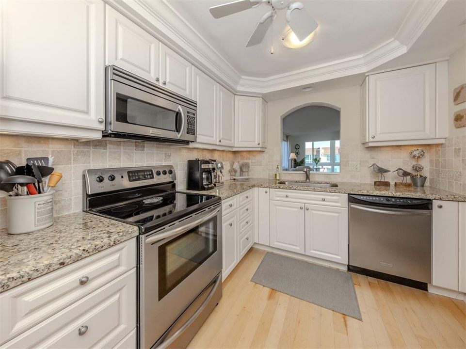 На продажу: $395,000 (2 спален, 2 ванн, 1089 Квадратных фут)