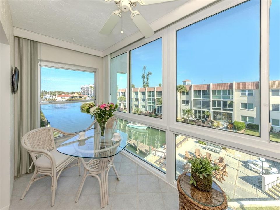 На продажу: $395,000 (2 спален, 2 ванн, 1089 Квадратных фут)