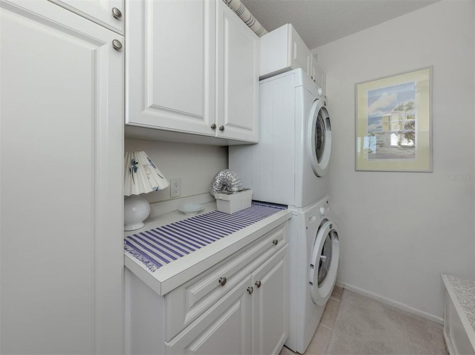 На продажу: $395,000 (2 спален, 2 ванн, 1089 Квадратных фут)