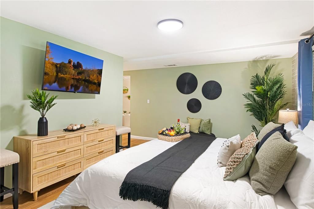 For Sale: $639,900 (5 beds, 2 baths, 2188 Square Feet)