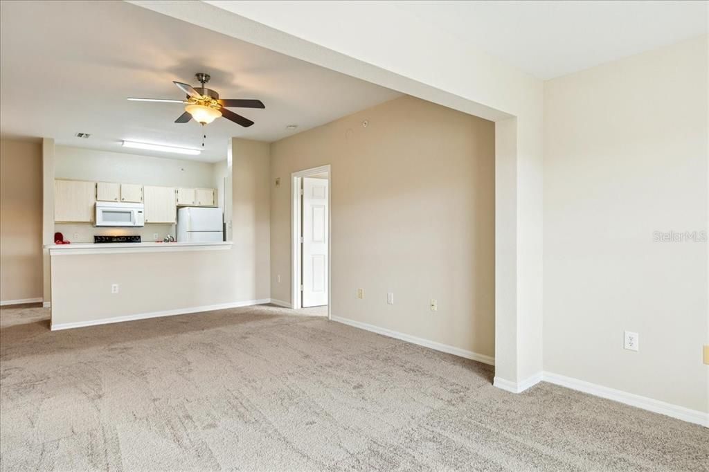 For Sale: $199,900 (2 beds, 2 baths, 1142 Square Feet)