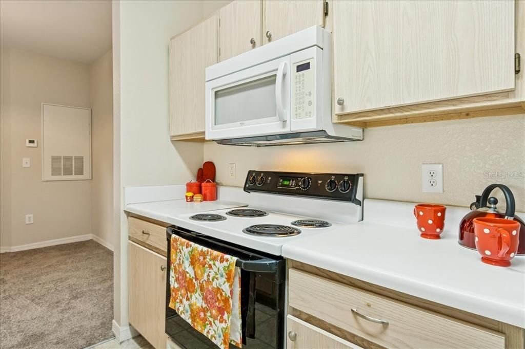 For Sale: $199,900 (2 beds, 2 baths, 1142 Square Feet)