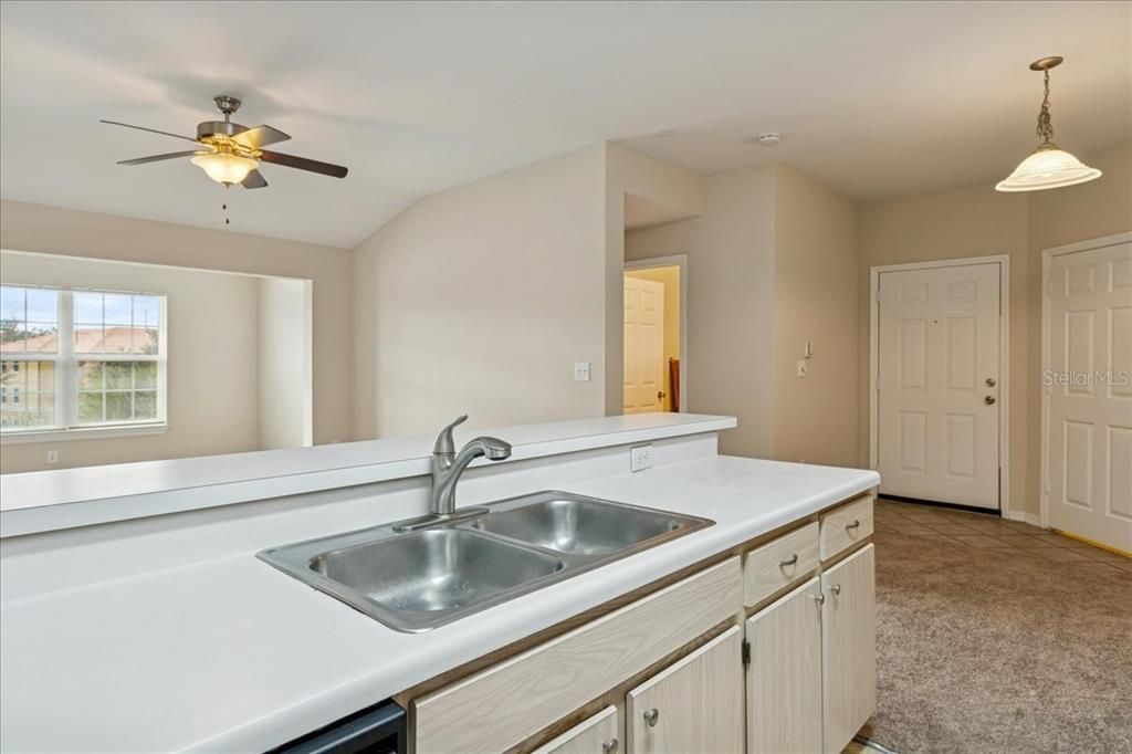 For Sale: $199,900 (2 beds, 2 baths, 1142 Square Feet)