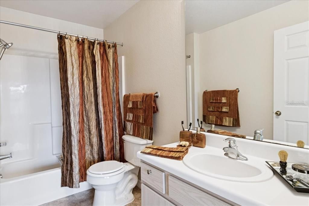 For Sale: $199,900 (2 beds, 2 baths, 1142 Square Feet)