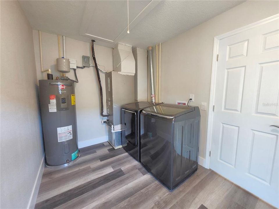 For Sale: $399,000 (3 beds, 2 baths, 1416 Square Feet)