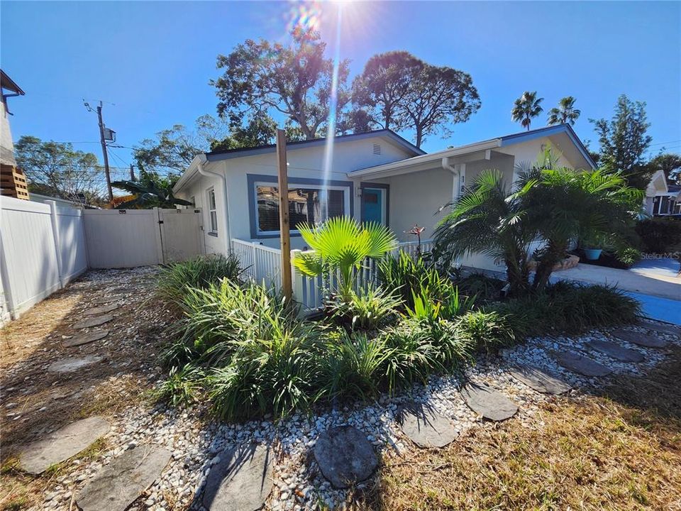 For Sale: $399,000 (3 beds, 2 baths, 1416 Square Feet)