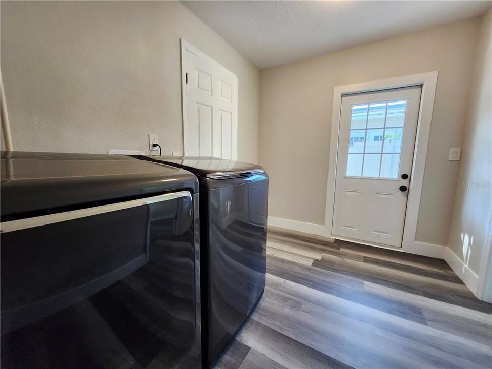 For Sale: $399,000 (3 beds, 2 baths, 1416 Square Feet)