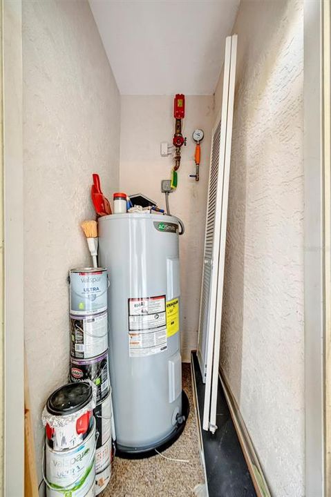 待售: $195,000 (2 贝兹, 2 浴室, 1042 平方英尺)