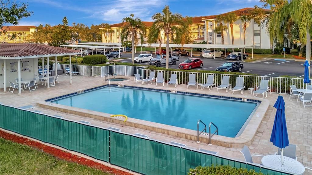 待售: $195,000 (2 贝兹, 2 浴室, 1042 平方英尺)