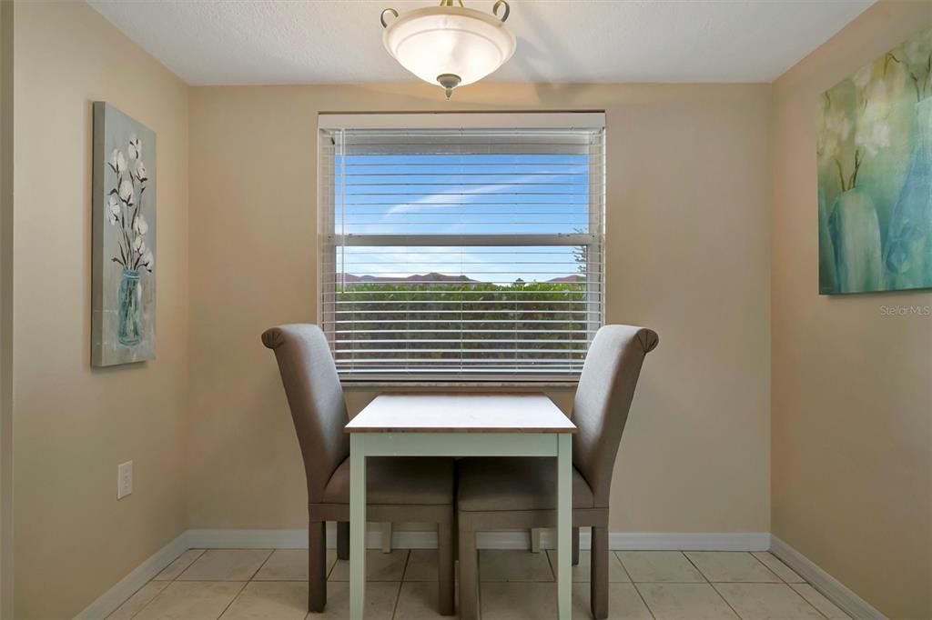 待售: $195,000 (2 贝兹, 2 浴室, 1042 平方英尺)