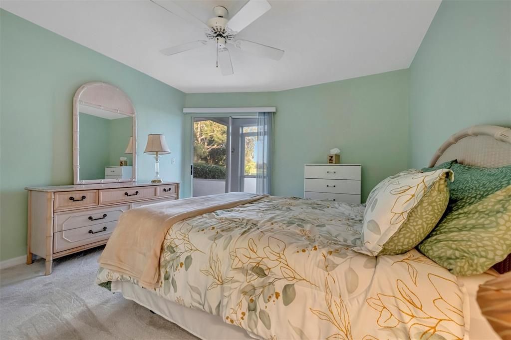 待售: $195,000 (2 贝兹, 2 浴室, 1042 平方英尺)