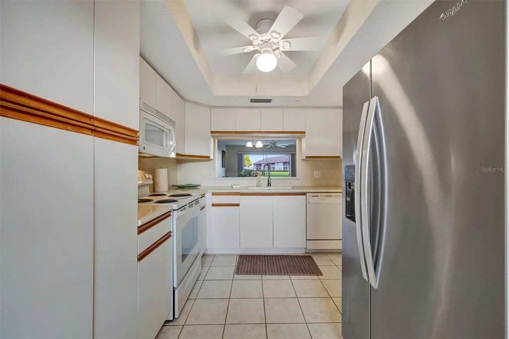 待售: $195,000 (2 贝兹, 2 浴室, 1042 平方英尺)