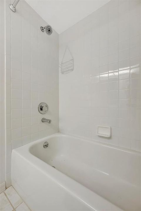 待售: $195,000 (2 贝兹, 2 浴室, 1042 平方英尺)