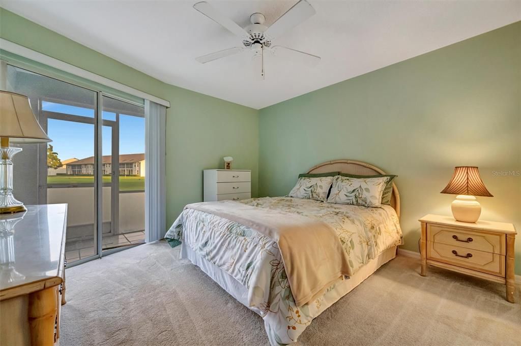 待售: $195,000 (2 贝兹, 2 浴室, 1042 平方英尺)