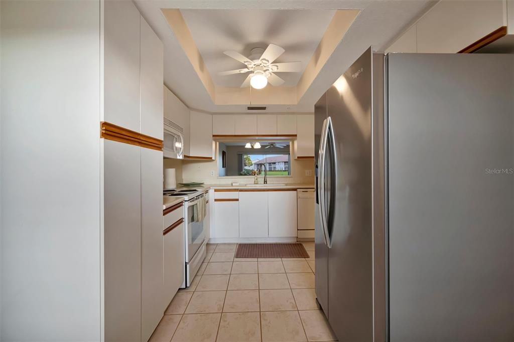 待售: $195,000 (2 贝兹, 2 浴室, 1042 平方英尺)