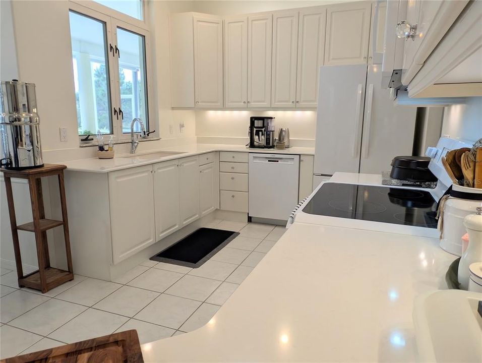 For Sale: $399,000 (3 beds, 2 baths, 2142 Square Feet)