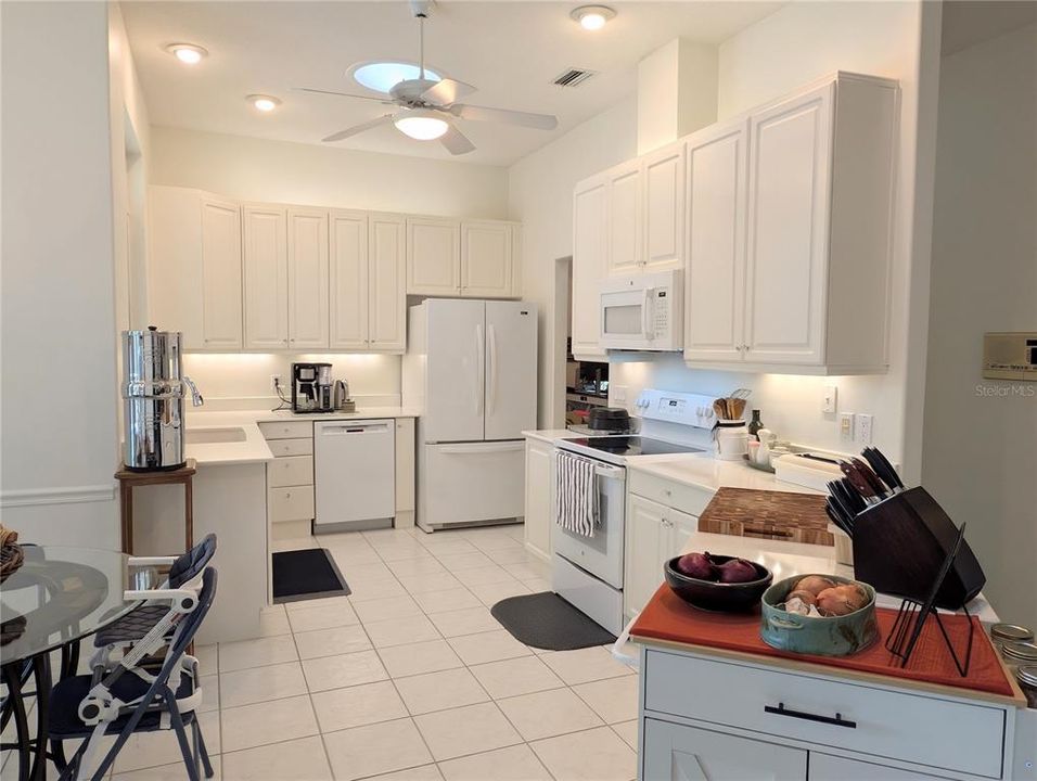 For Sale: $399,000 (3 beds, 2 baths, 2142 Square Feet)