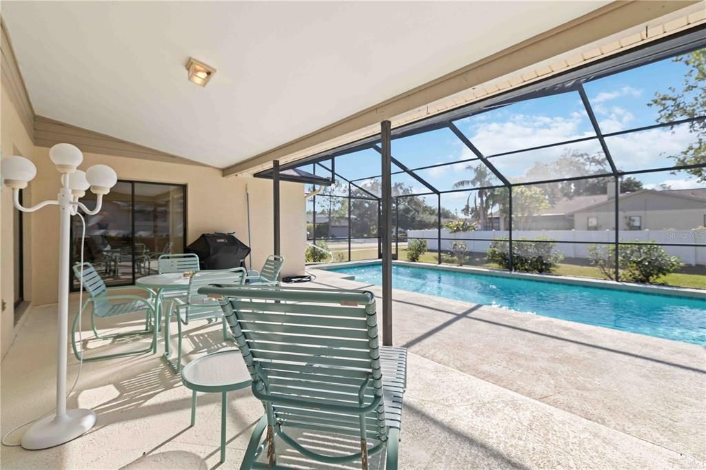 Active With Contract: $435,000 (3 beds, 2 baths, 1850 Square Feet)