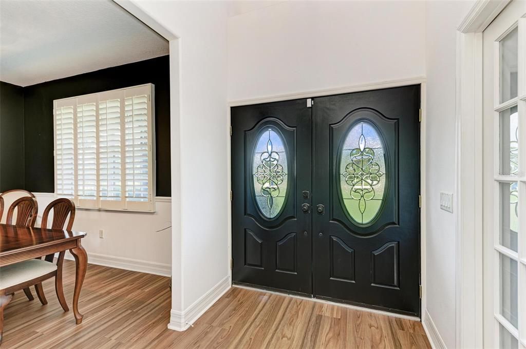 En Venta: $1,050,000 (4 camas, 3 baños, 3200 Pies cuadrados)