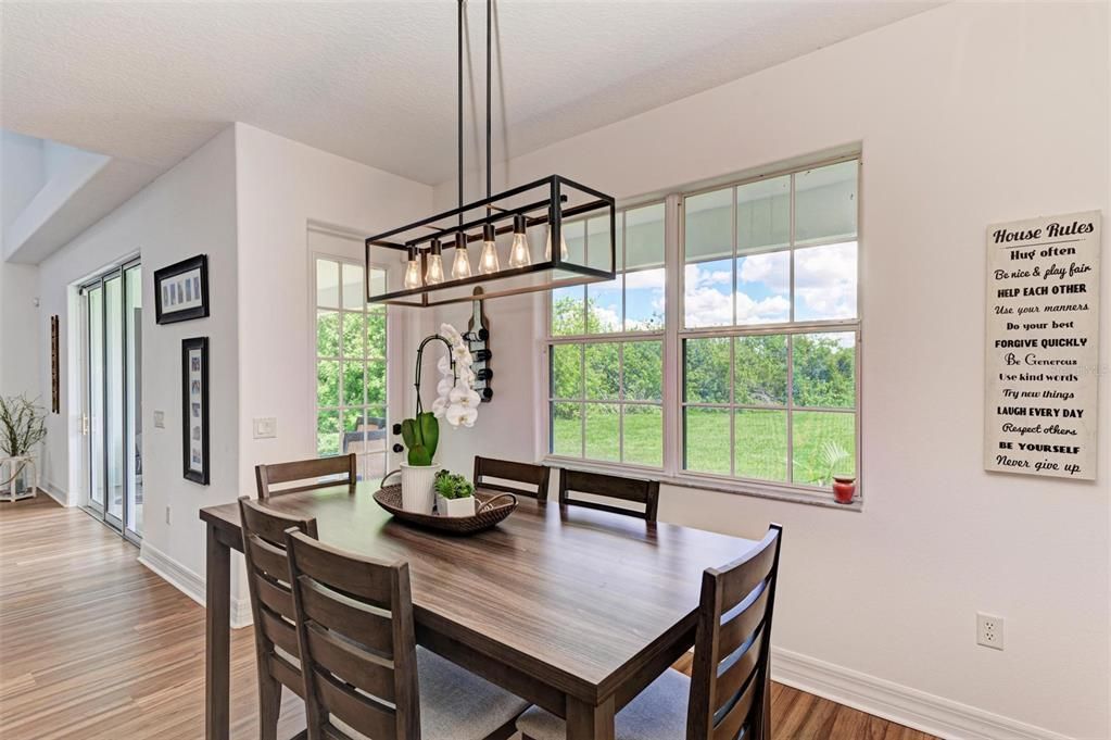 En Venta: $1,050,000 (4 camas, 3 baños, 3200 Pies cuadrados)