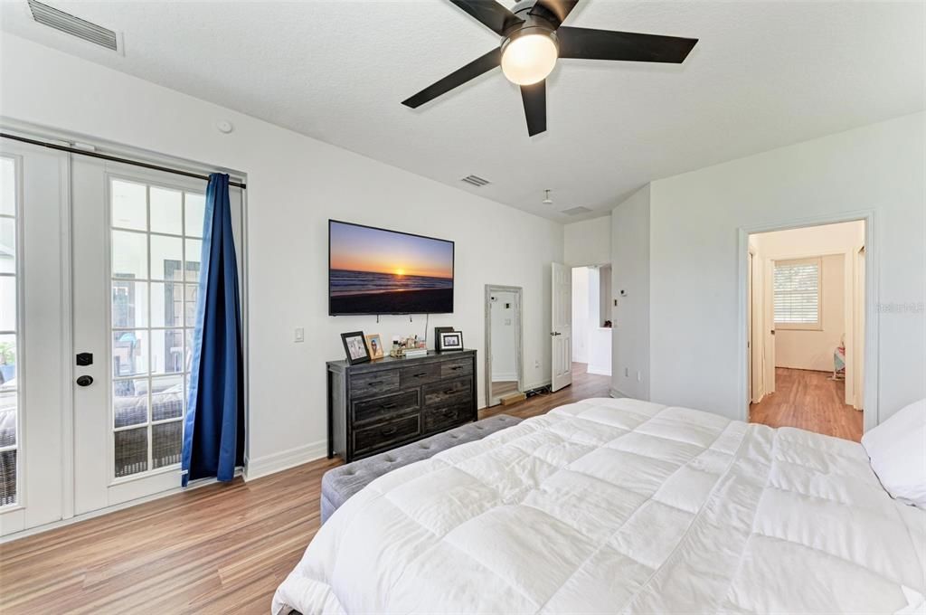 En Venta: $1,050,000 (4 camas, 3 baños, 3200 Pies cuadrados)